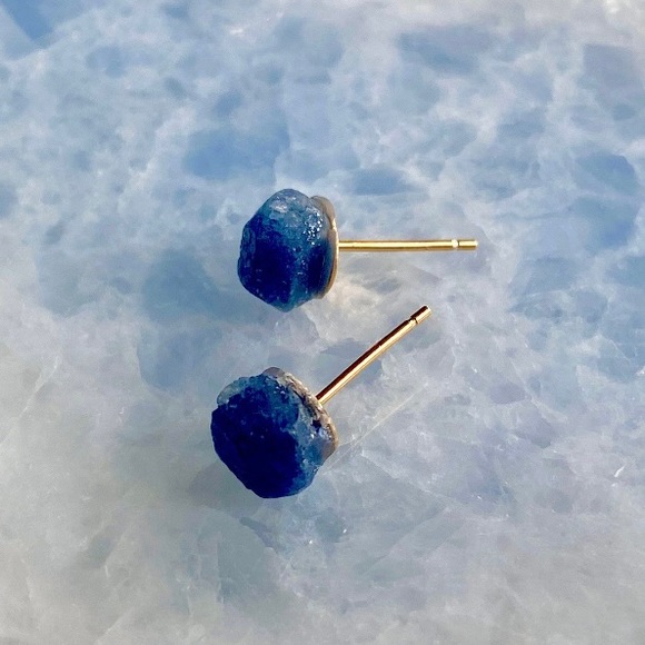 Estrella & Luna Jewelry - 🆕 Raw Sapphire Crystal Stud Gemstone Earrings